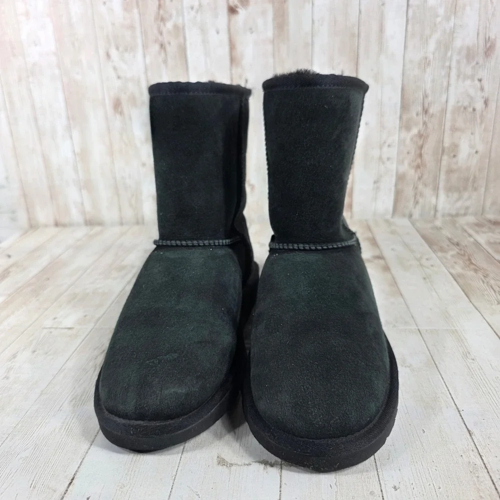 UGG Australia Women's Black Suede Sheepskin‎ Lined Boots Size 5